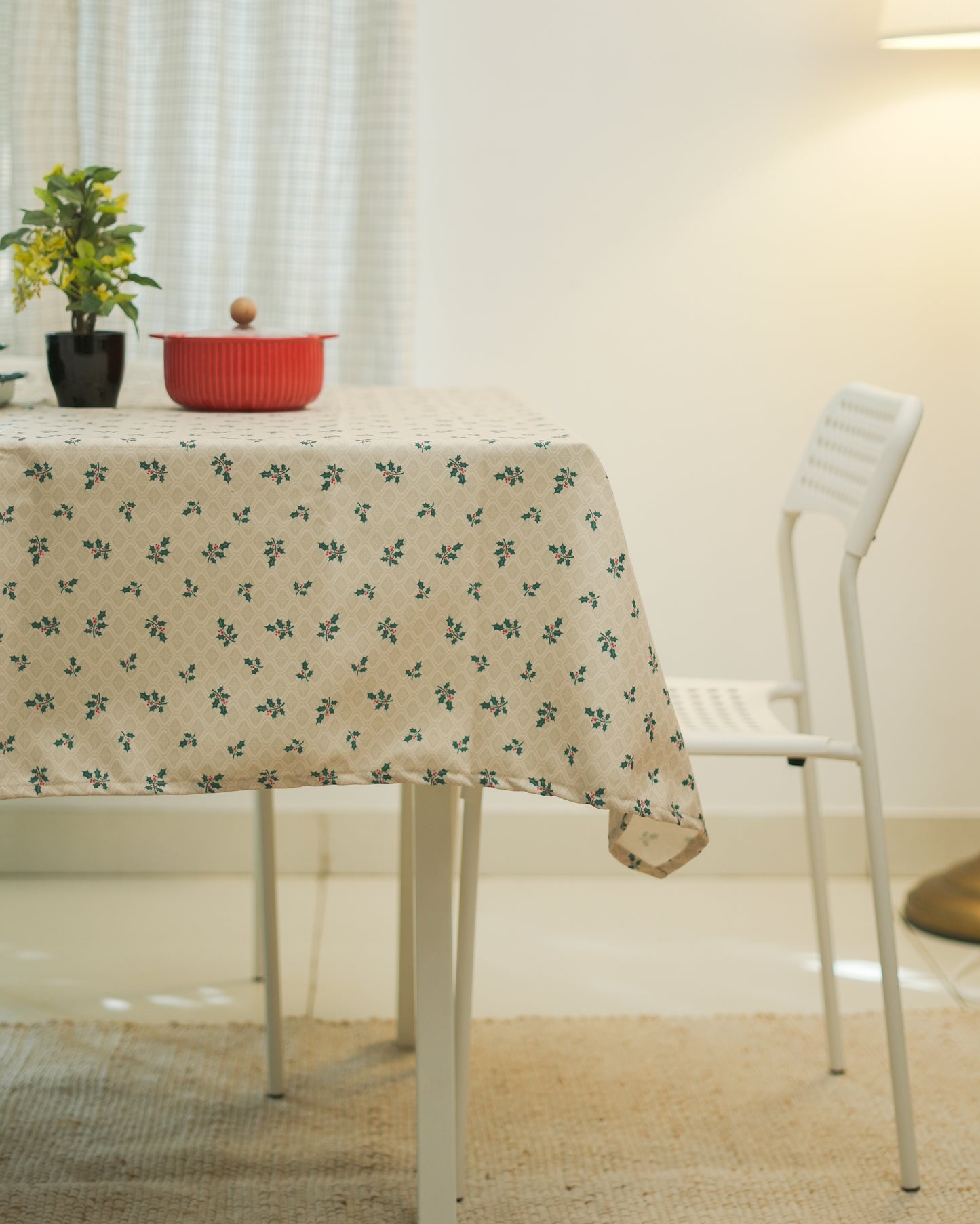 Christmas Table Cloth - Mistletoe - Beige