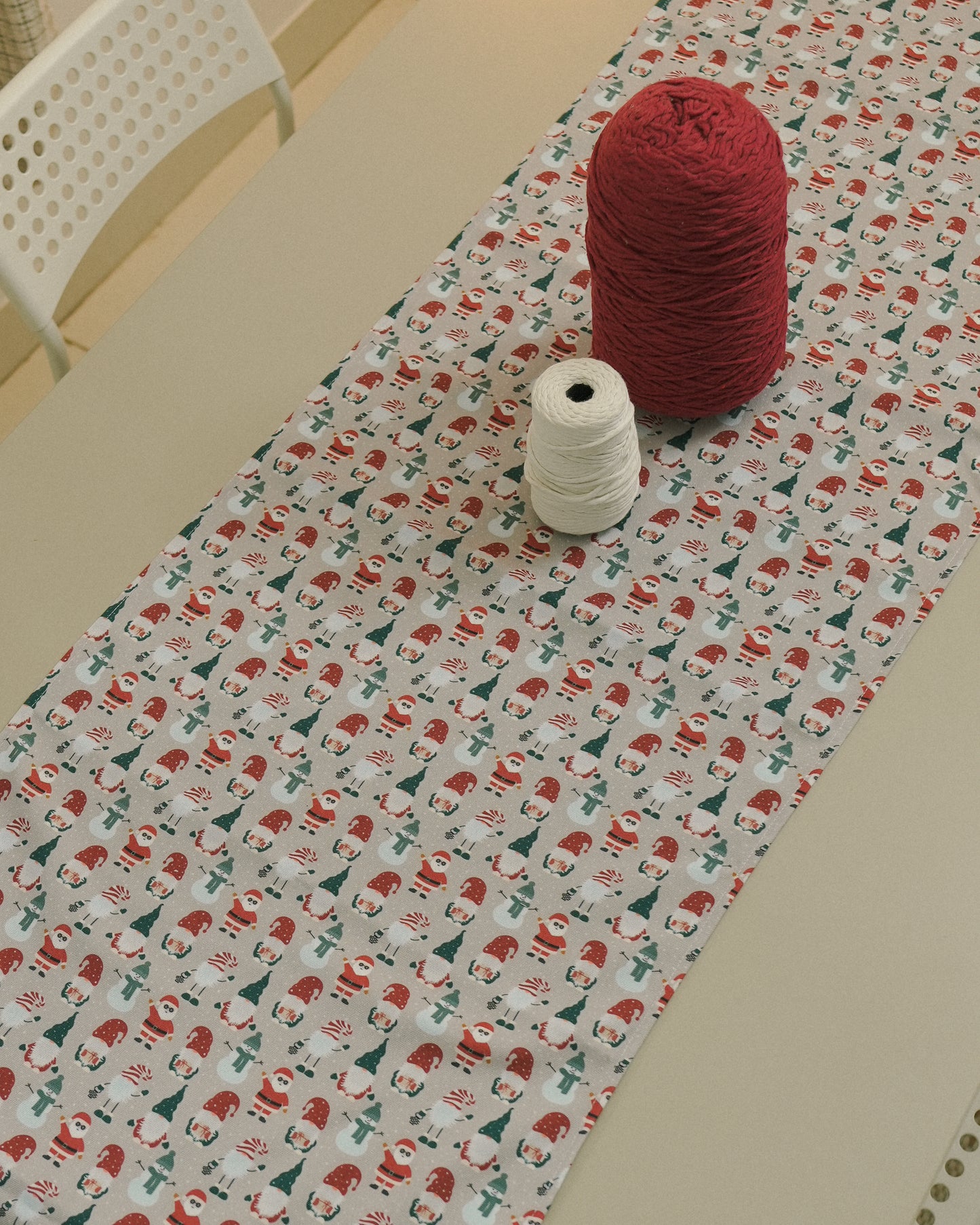 Christmas Runner - Santa Beige
