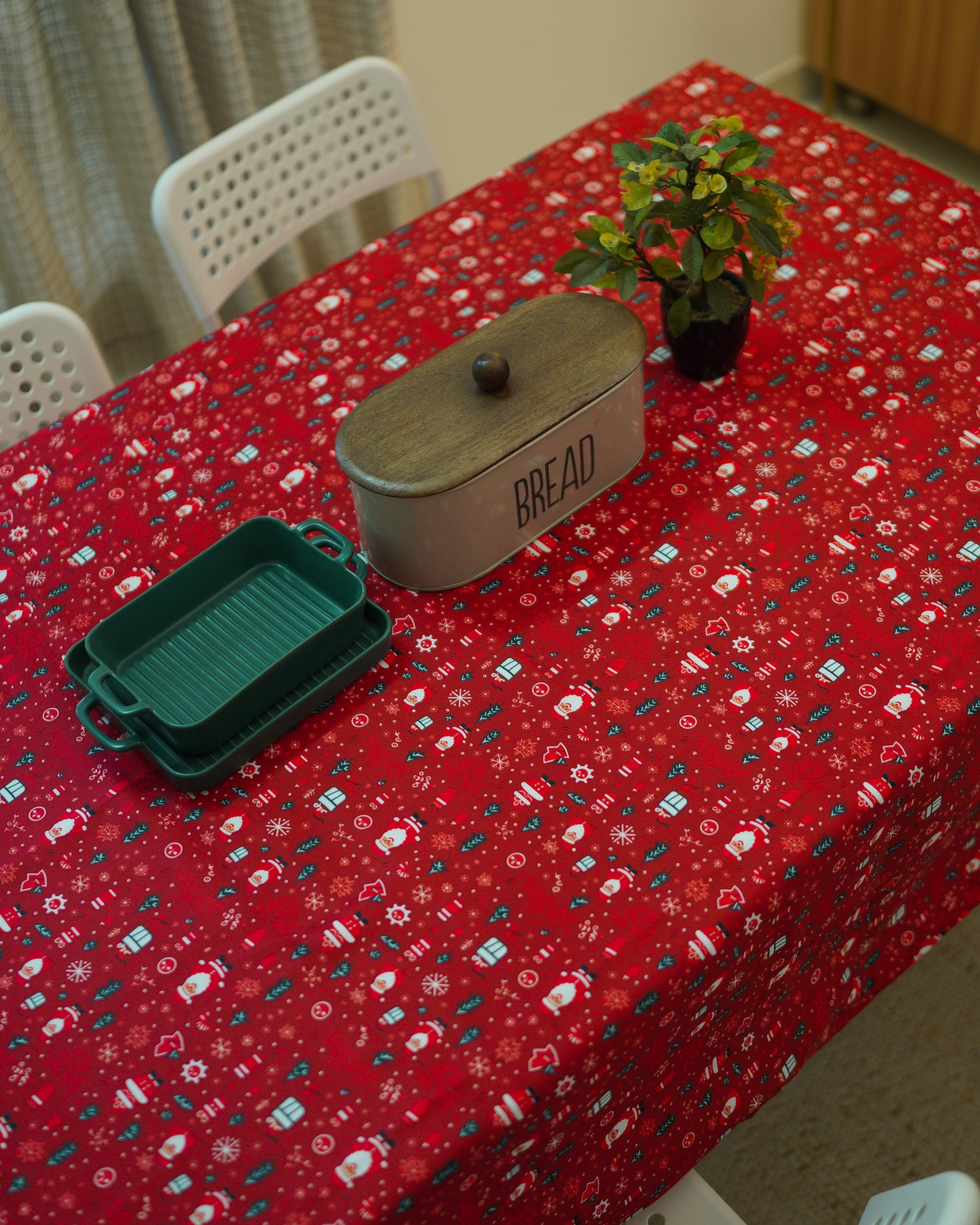 Christmas Table Cloth - Santa - Red